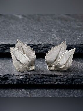 Vintage 60s Giovanni Silver Tone Textured Etched Double Leaf Clip On Earrings